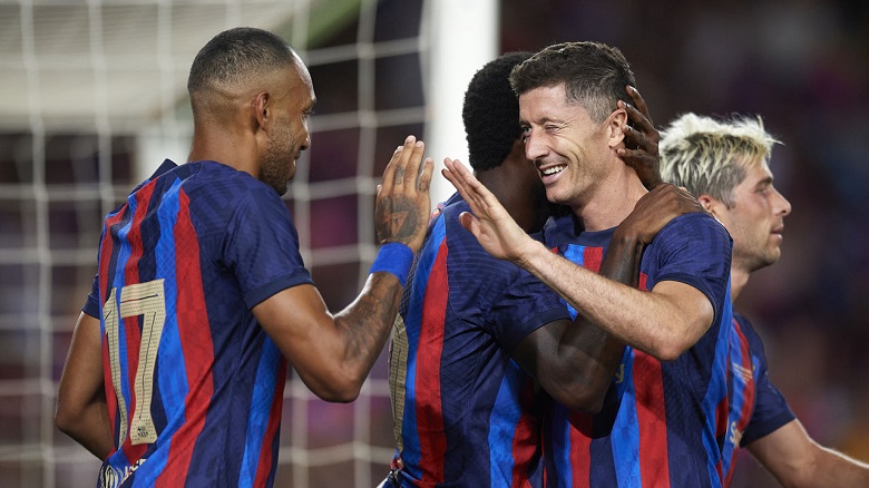 برشلونة يسعى للتخلص من مهاجميه لتسجيل الصفقات الجديدة