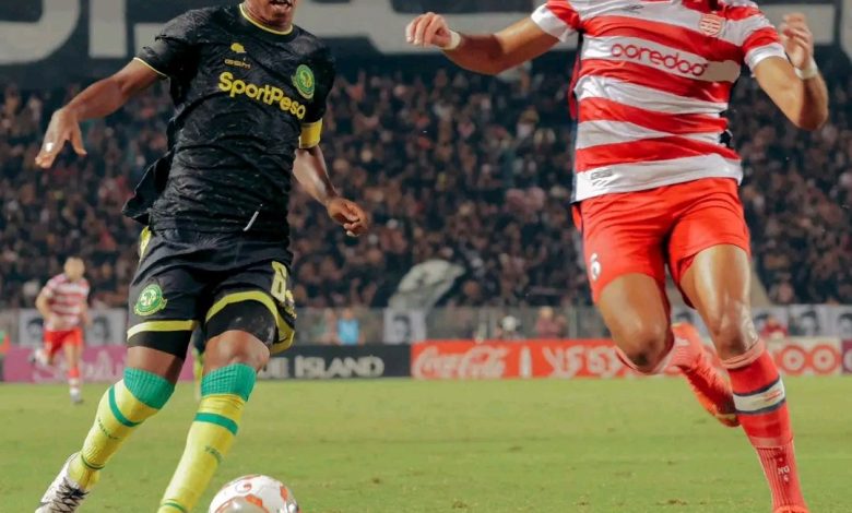 على أرضه ووسط جماهيره، ودع النادي الإفريقي التونسي، مسابقة كأس الكونفدرالية الإفريقية، بعد الهزيمة أمام يانج أفريكانز التنزاني. وفشل النادي الإفريقي في العبور لدور المجموعات، بعدما تعادل سلبيًا في مباراة الذهاب خارج أرضه على ملعب دار السلام، أمام يانج أفريكانز، ثم الخسارة المفاجئة على ملعب الاولمبي حمادي العقربي، بنتيجة هدف دون رد. أحرز هدف يانج أفريكانز اللاعب ستيفان كي عزيز. وتجرى قرعة مرحلة المجموعات لمسابقة كأس الكونفدرالية الإفريقية، في مقر الكاف بالقاهرة الأربعاء المقبل 16 نوفمبر من الشهر الجاري.