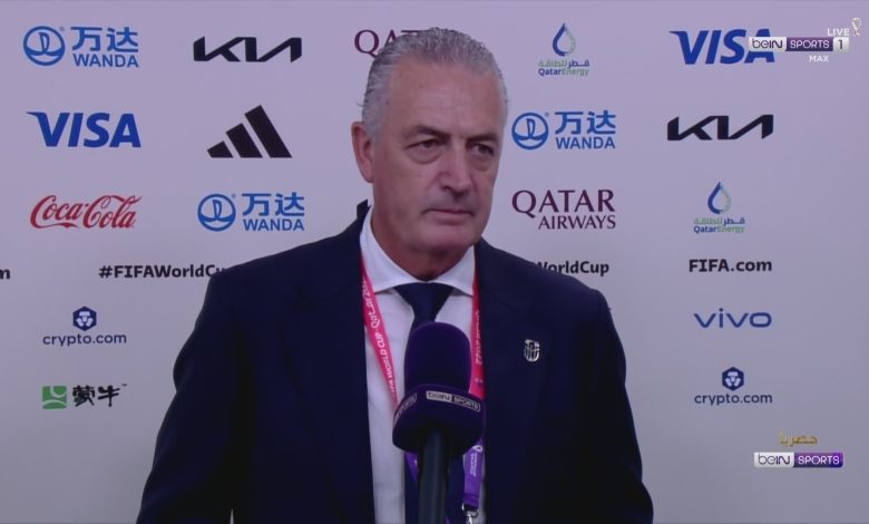 تحدث جوستافو الفارو، المدير الفني لمنتخب الإكوادور، عن فوز منتخب بلاده أمام قطر، في المباراة الافتتاحية لكأس العالم 2022. واستهل منتخب الإكوادور مشواره بكأس العالم 2022 بالفوز على قطر، بنتيجة 2-0، في المباراة التي أقيمت مساء اليوم "الأحد"، على ملعب البيت. مدرب الإكوادور يتحدث عن الفوز أمام قطر وقال الفارو في تصريحات صحفية عقب نهاية المباراة: "كانت مباراة في غاية الأهمية وضد بطل آسيا، لدينا فريق شاب وبطموح عالي جدًا". وتابع: "عرفنا كيف نتعامل مع المباراة وفزنا بها، خضت 4 كؤوس عالم وعرفت كيفية التعامل مع هذه النوعية من المباريات [الإفتتاحية]". واختتم قائلًا: "الأجواء والعرض ما قبل المباراة كان رائعًا، ولكن الأهم حاليًا أننا فزنا بالثلاث نقاط". ويخوض منتخب الإكوادور مباراته الثانية أمام منتخب هولندا، يوم 25 نوفمبر الجاري، على ملعب خليفة الدولي.