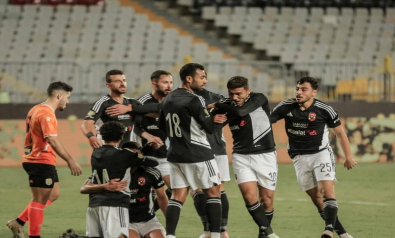 بالفيديو.. الأهلي يقهر فاركو 2-1 ويتصدر الدوري المصري بعد مباراة صعبة