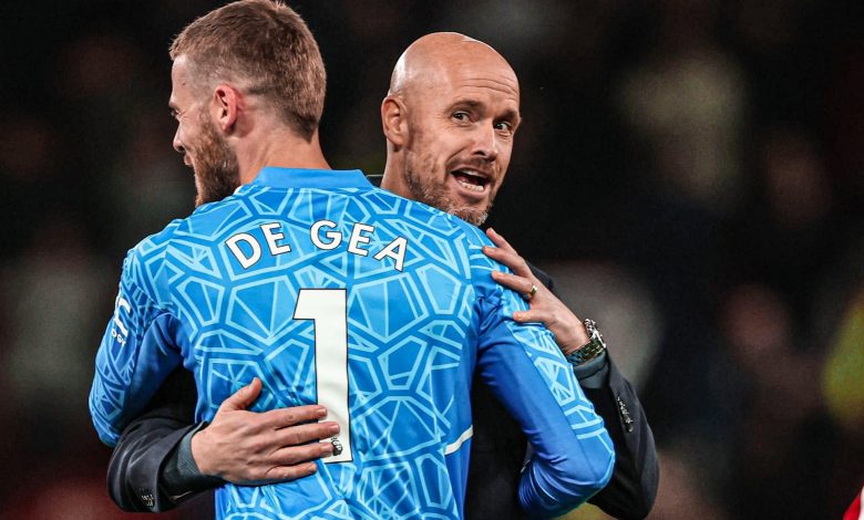 كشفت تقارير صحفية ألمانية، اليوم "السبت"، عن عدم نية نادي مانشستر يونايتد لتجديد عقد حارسه الإسباني ديفيد دي خيا، وذلك خلال الفترة المقبلة. وكانت تقارير أخرى قد أكدت على وجود رغبة من المدير الفني الهولندي للشباطين الحمر إريك تين هاج، على شراء حارس مرمى جديد بستطيع بناء اللعب من الخلف، عكس دي خيا الذي يظهر عدم قدرته للقيام بهذا الأمر. مانشستر يونايتد يدرس عدم التجديد لـ دي خيا وكشفت صحيفة "سكاي سبورتس" الألمانية، عن أن مانشستر يونايتد لا يدرس في الوقت الحالي تفعيل خيار التجديد في عقد ديفيد دي خيا مع الشاطين الحمر. وتابعت، مدرب مانشستر يونايتد تين هاخ منفتح للحصول على حارس مرمى أساسي جديد، ليكون بديلًا لدي خيا في الفترة القادمة. وأضافت، دي خيا يحب مانشستر يونايتد كثيرًا، وسيحب البقاء في النادي لما بعد عام 2023. واختتمت، راتب دي خيا الحالي ما بين 18 إلى 20 مليون يورو سنويًا، وهذا يمثل مشكلة لإدارة مانشستر يونايتد بالنظر لسن اللاعب المرتفع. يذكر أن مانشستر يونايتد يحتل المركز الخامس بجدول ترتيب مسابقة الدوري الإنجليزي الممتاز، برصيد 26 نقطة.