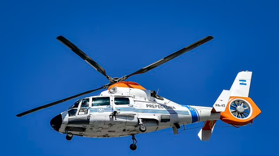 الشرطة تنقل أبطال العالم بالهليوكوبتر لحمايتهم من تهور الجماهير الأرجنتينية