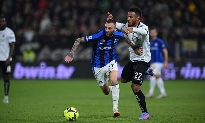 سبيزيا يخطف فوزًا قاتلاً أمام إنتر ميلان 2-1 بالدوري الإيطالي