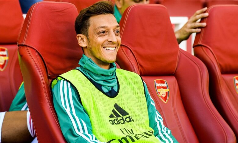 مسعود أزيل يعلن اعتزال كرة القدم بعد مسيرة حافلة