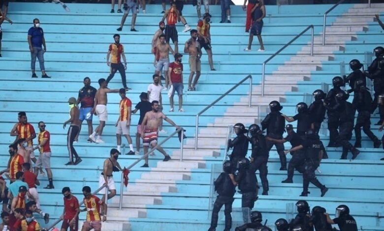 إصابة 25 فردا من الشرطة التونسية خلال قمة الترجي والنجم الساحلي