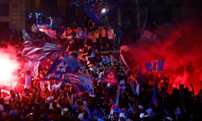 مقتل شخص وإصابة 200 خلال احتفالات جماهير نابولي بلقب الدوري الإيطالي