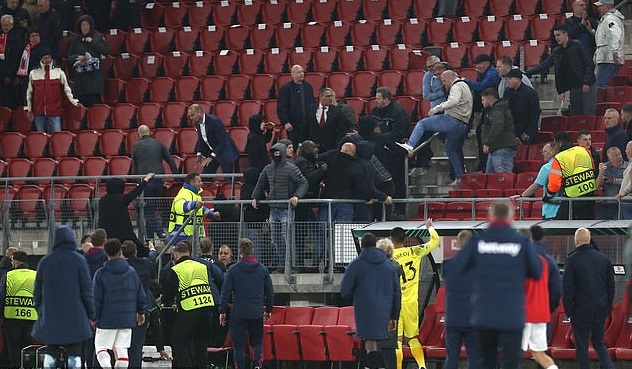 تورط 26 شخصا في الاعتداء على عائلات لاعبي وست هام