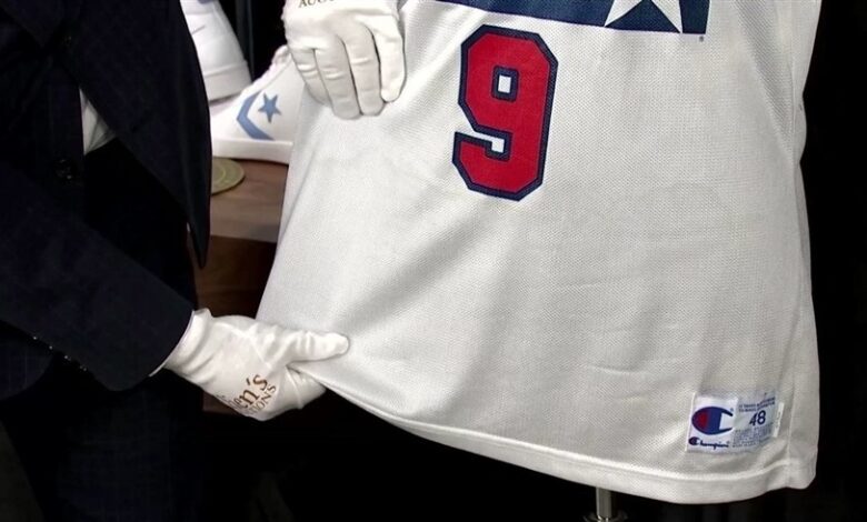 قميص مايكل جوردان في أولمبياد 1992 للبيع في المزاد