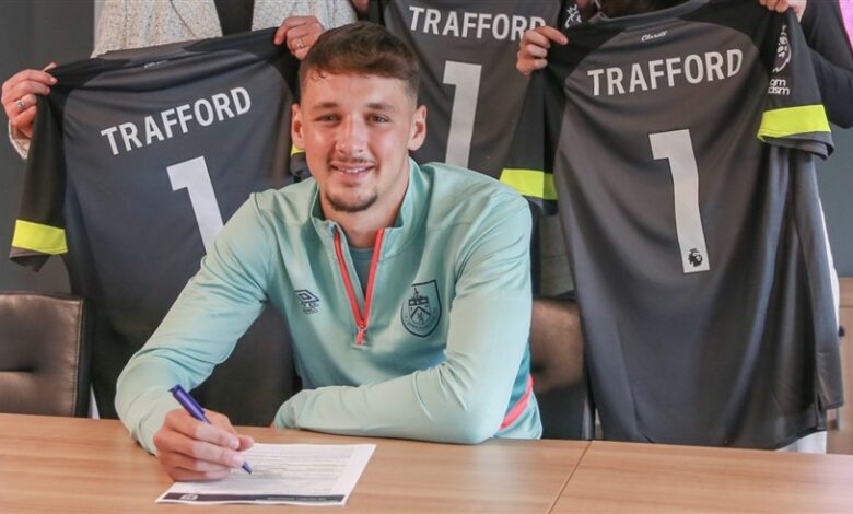 بيرنلي يتعاقد مع حارس مانشستر سيتي في سادس صفقاته بعد العودة للبريميرليج