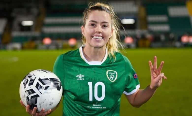 لاعبة منتخب أيرلندا تسابق الزمن للحاق بالمباراة الأولى بالمونديال