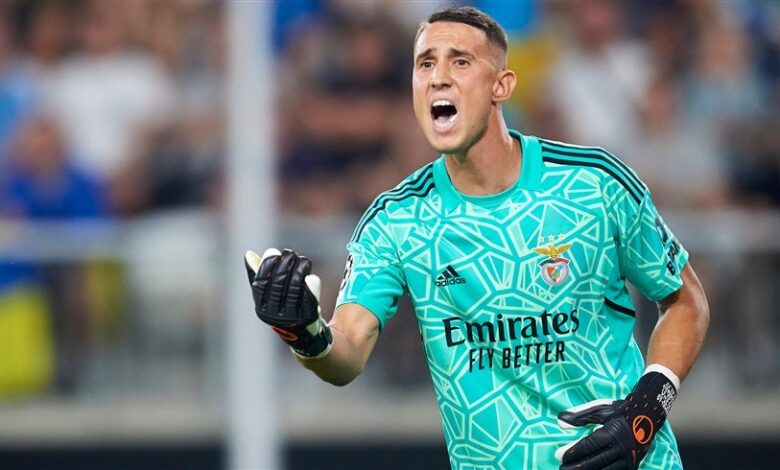 مانشستر يونايتد يسعى للتعاقد مع حارس بنفيكا