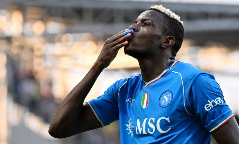 نابولي يبدأ حملة الدفاع عن اللقب بالفوز على فروسينوني 3-1