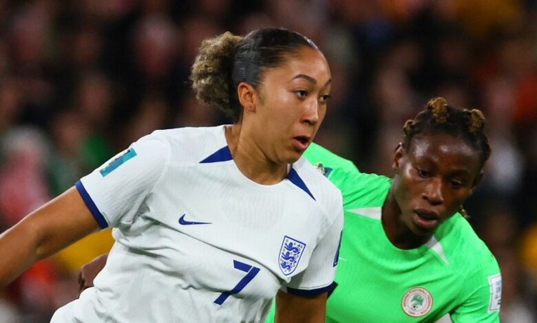 إيقاف لاعبة المنتخب الإنجليزي مباراتين