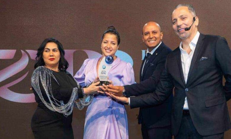 صورة.. حذاء منى فاروق يثير الجدل في الإمارات