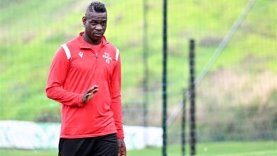 بالوتيلي يغادر سيون السويسري ويعود إلى أضنة التركي