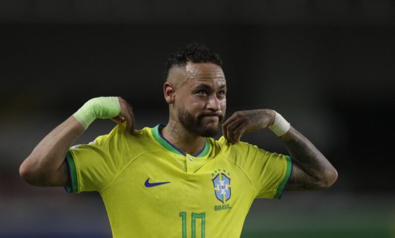 فيفا يحتفي بـ نيمار بعد تحطيم رقم بيلية.. للبرازيل ملك جديد
