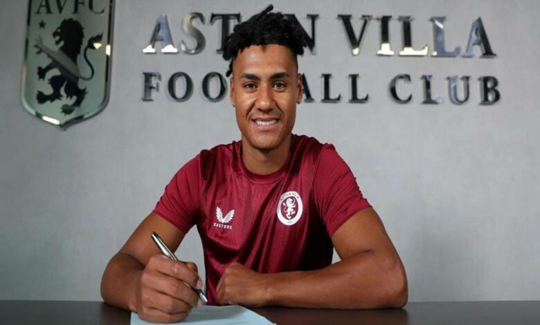 أستون فيلا يجدد لمهاجمه واتكينز خمسة مواسم