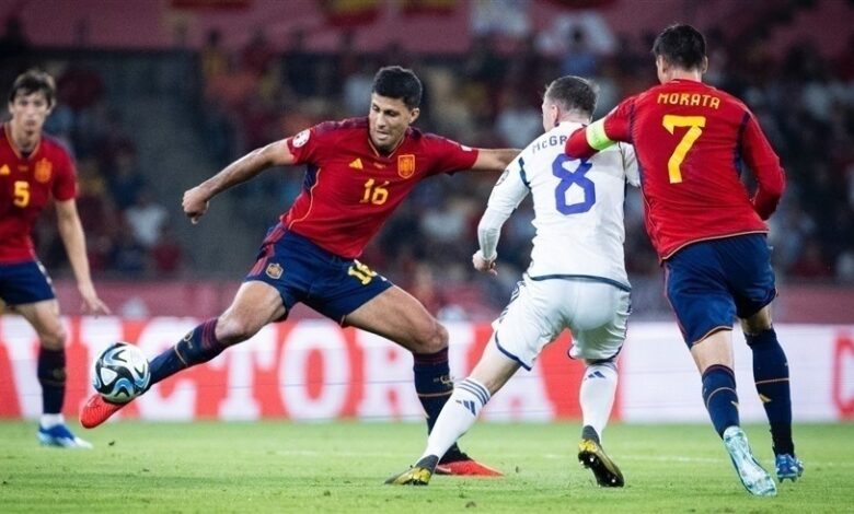 إسبانيا تفوز على أسكتلندا 2-0 وتحرمها من التأهل المبكر للنهائيات