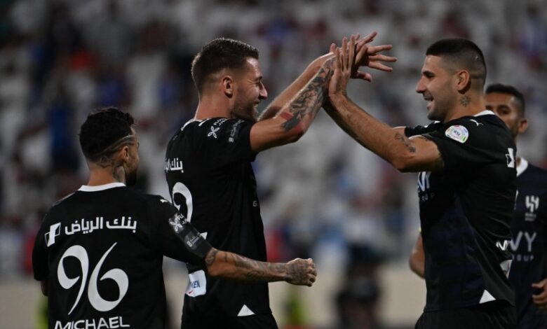 الهلال يتصدر من جديد بعد الفوز على الأخدود 3-0 في الدوري السعودي