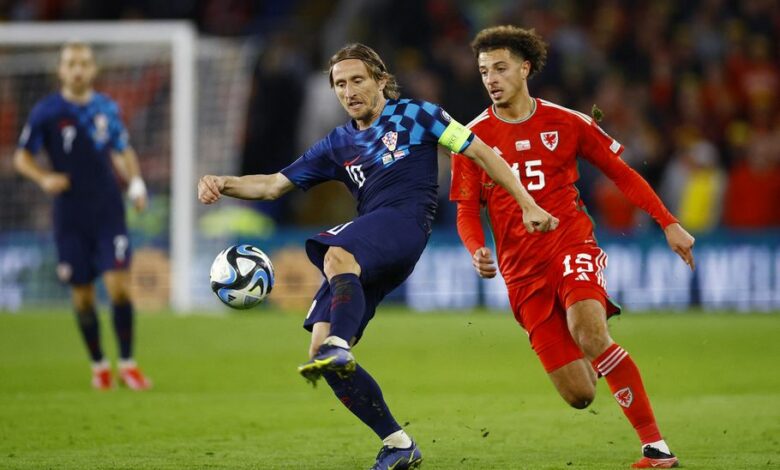 ويلز تصعق كرواتيا 2-1 في تصفيات أمم أوروبا وترتقي لوصافة المجموعة