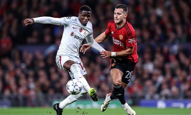 مانشستر يونايتد يسقط على أرضه أمام جلطة سراي 3-2