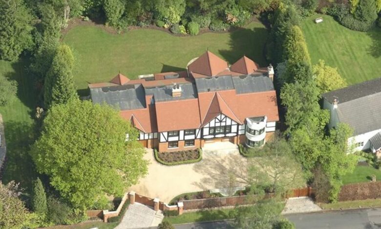 فيرجسون يبيع قصره التاريخي بعد وفاة زوجته