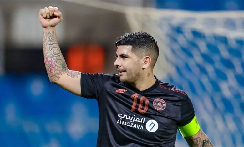 لاعب الشباب السعودي يقترب من العودة إلى نادي نشأته