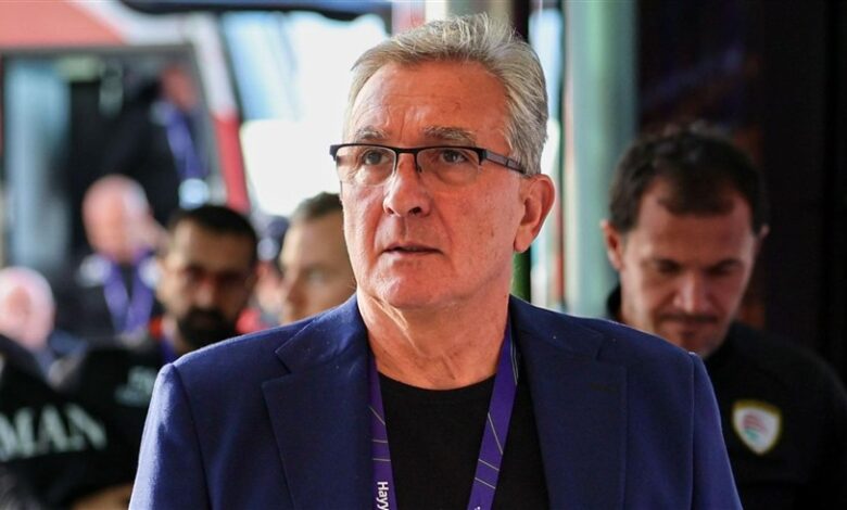 الاستغناء عن خدمات مدرب عمان بعد مغادرة كأس آسيا من الدور الأول