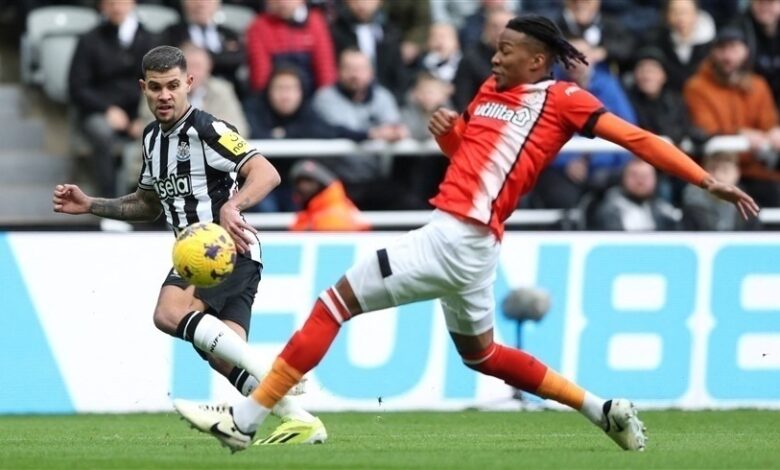 نيوكاسل يحقق تعادلا بطعم الفوز أمام لوتون تاون 4-4