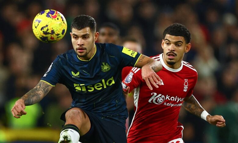 نيوكاسل يعود للانتصارات بفوز صعب على نوتنجهام فورست 3-2