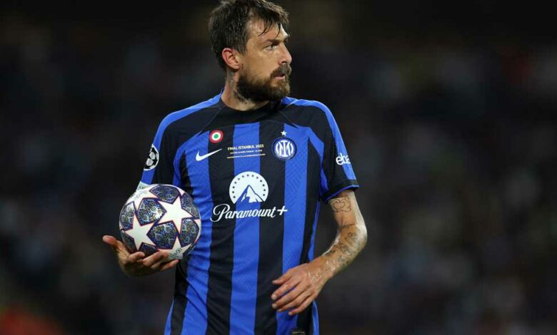 إبعاد مدافع إنتر ميلان عن معسكر إيطاليا لاتهامه بالعنصرية