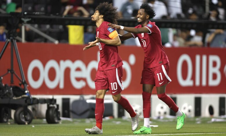 عفيف يقود قطر لسحق الكويت بثلاثية نظيفة في التصفيات المشتركة