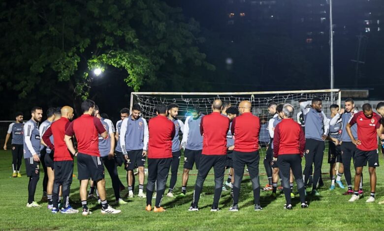 الأهلي يخوض مرانه الأول في تنزانيا.. تدريبات بدنية وجلسات فنية