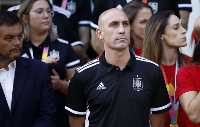 النيابة الإسبانية تطالب بسجن روبياليس عامين ونصف