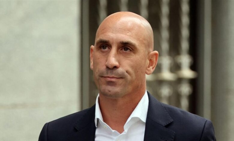 رئيس الاتحاد الإسباني يواجه محاكمته بتهم إبرام عقود غير قانونية