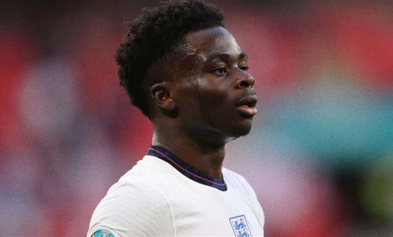 ساكا يغادر معسكر منتخب إنجلترا