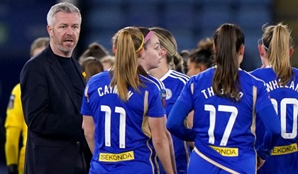 إقالة مدرب ليستر سيتي للسيدات بسبب علاقة بإحدى اللاعبات