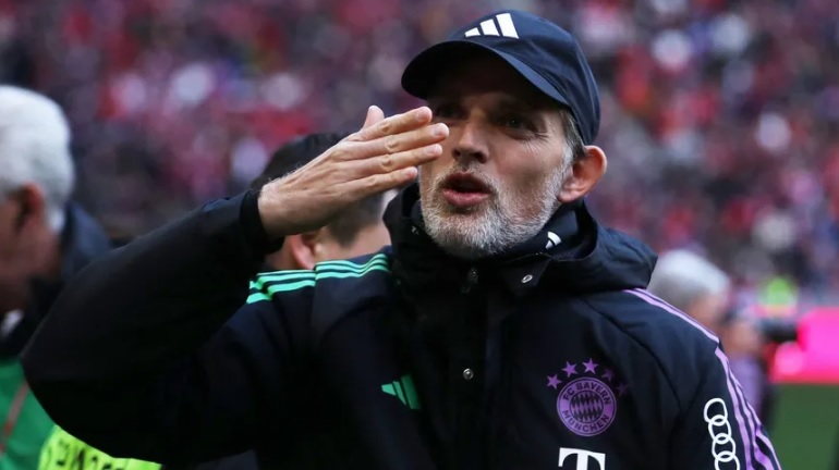 جماهير بايرن ميونخ تطلق حملة تطالب بالإبقاء على توخيل