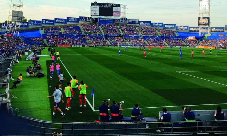 إغلاق جزئي لملعب خيتافي بسبب الهتافات العنصرية