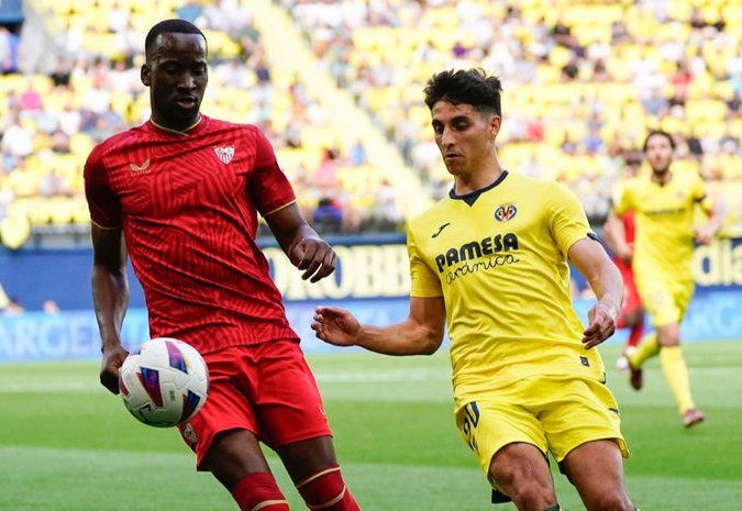 فياريال يحقق فوزا مثيرا على إشبيلية 3-2 في الوقت القاتل