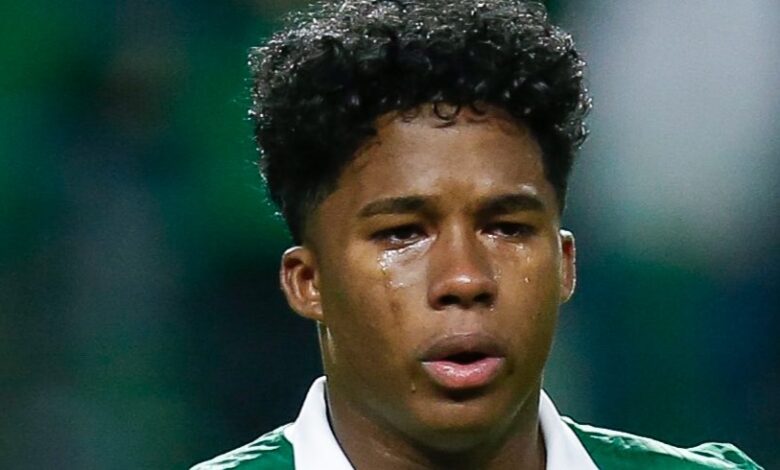 لاعب ريال مدريد الجديد يودع جماهير بالميراس بالدووع