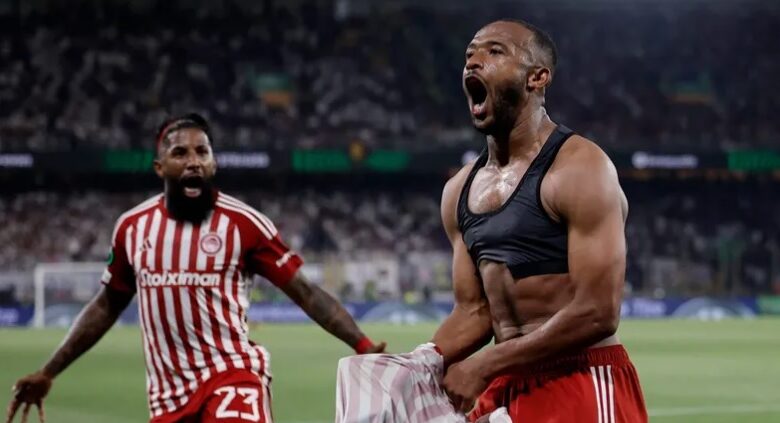 أولمبياكوس يتوج ببطولة المؤتمر الأوروبي برأسية أيوب الكعبي