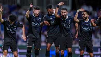 الهلال يفوز على الوحدة 2-1 وينهي الموسم دون هزيمة