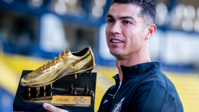 رونالدو يتسلم جائزة هداف الدوري السعودي