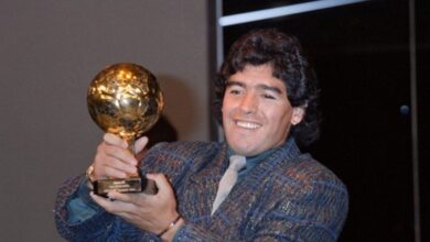 محكمة فرنسية تؤيد إيقاف مزاد على كرة مارادونا الذهبية