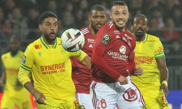 نانت يفرض التعادل السلبي أمام بريست في الدوري الفرنسي