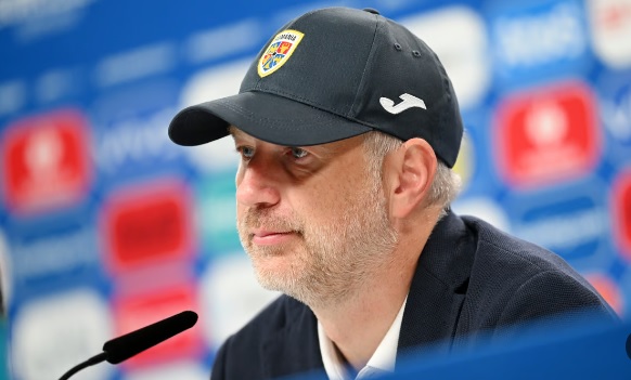 مدرب رومانيا: اتهامات التواطؤ مع سلوفاكيا كانت مخزية