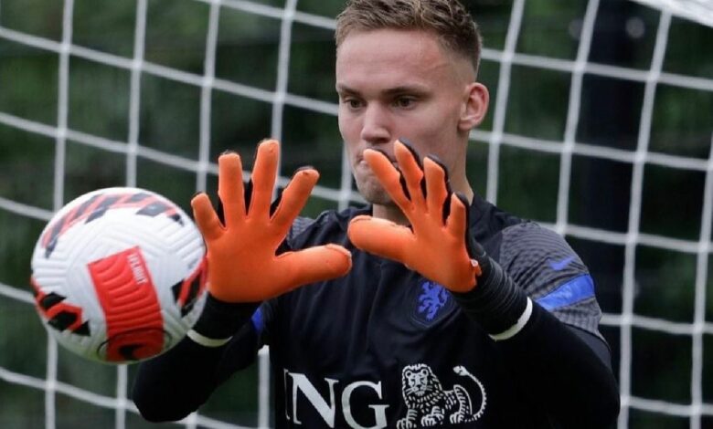 كومان: فيربرخن سيكون حارس هولندا الأساسي في «يورو 2024»