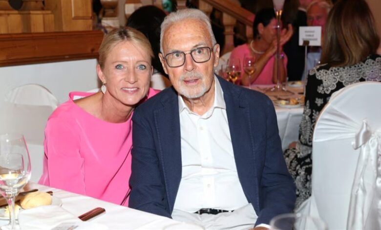 أرملة بيكنباور تحمل كأس أوروبا في الافتتاح