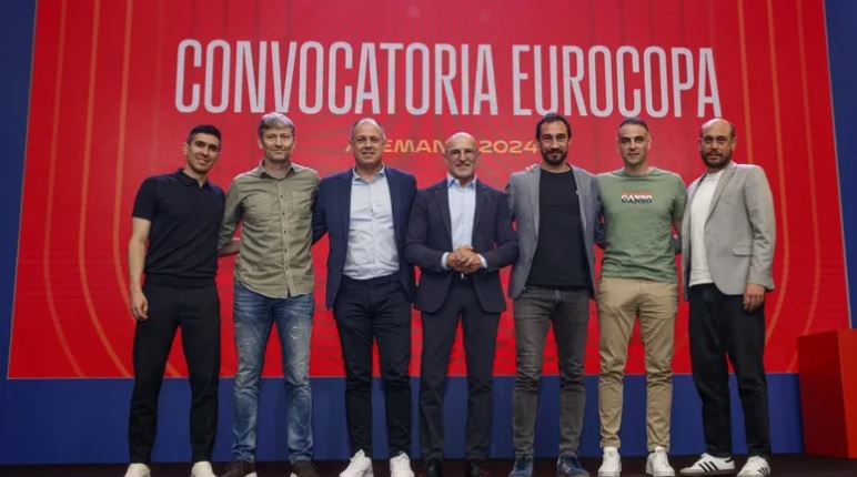 الاتحاد الإسباني يجدد عقد مدرب المنتخب حتى مونديال 2026